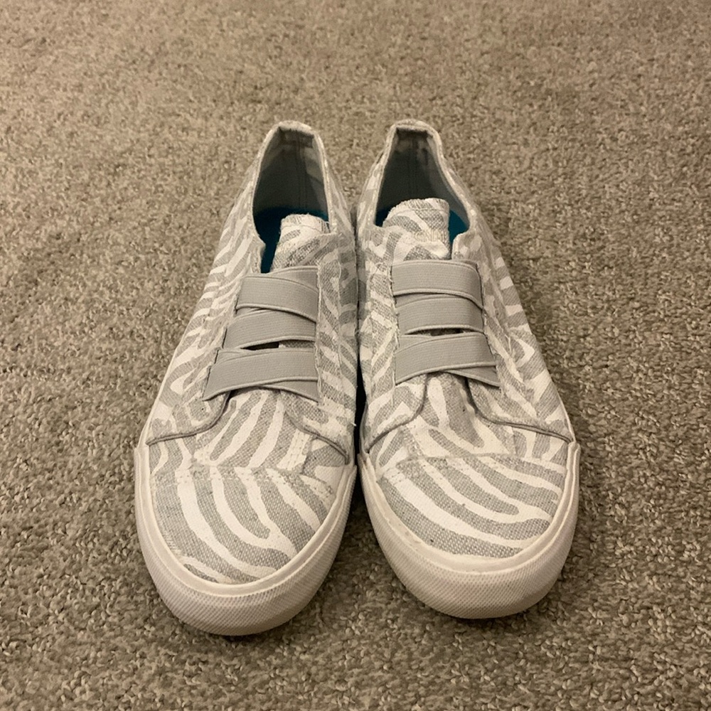 Zebra print size 8 shoe
